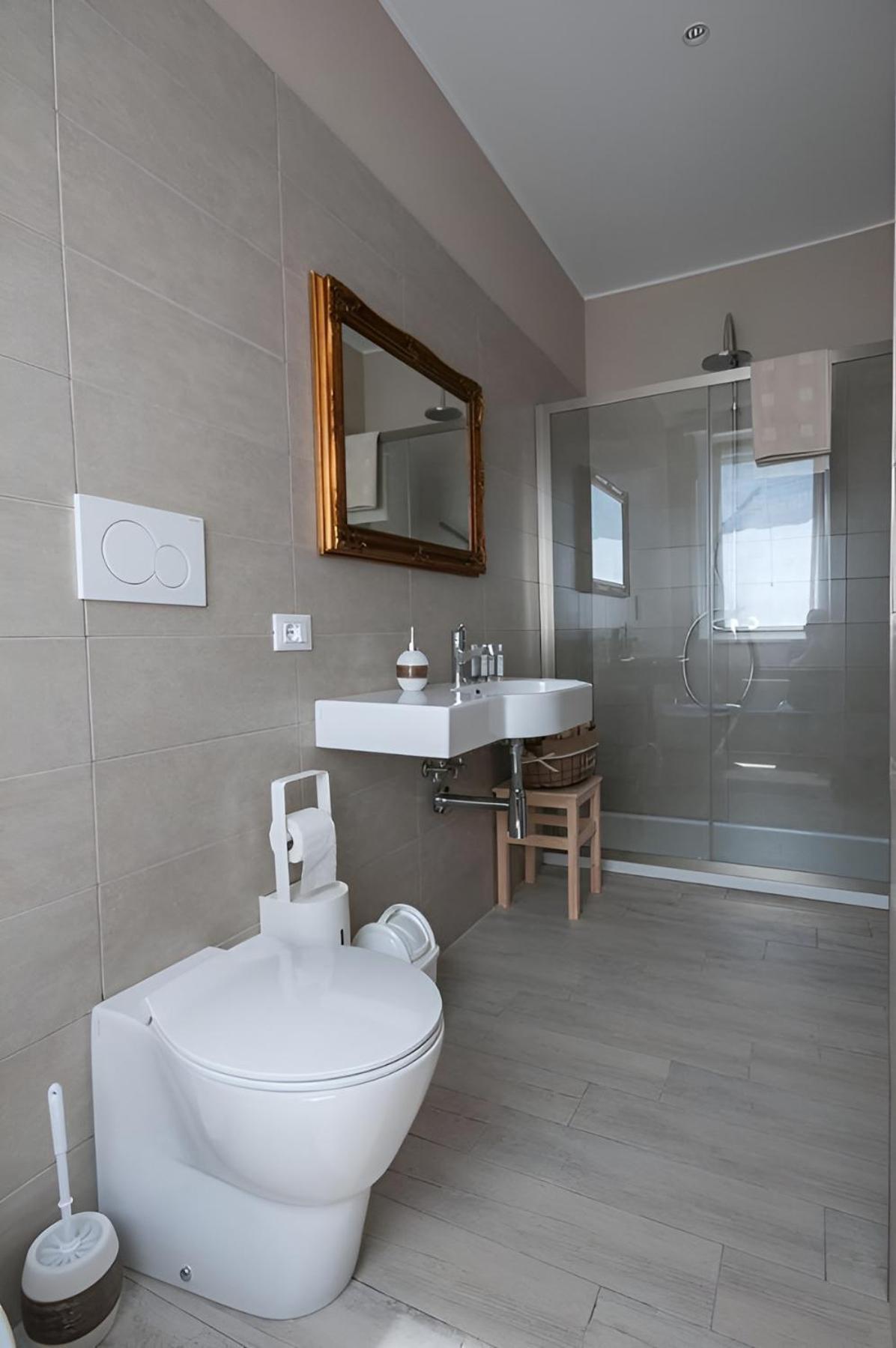 Alla Scaletta - Stanze Con Bagno Privato E Wifi A Pochi Passi Dal Duomo Mirandola Exteriér fotografie