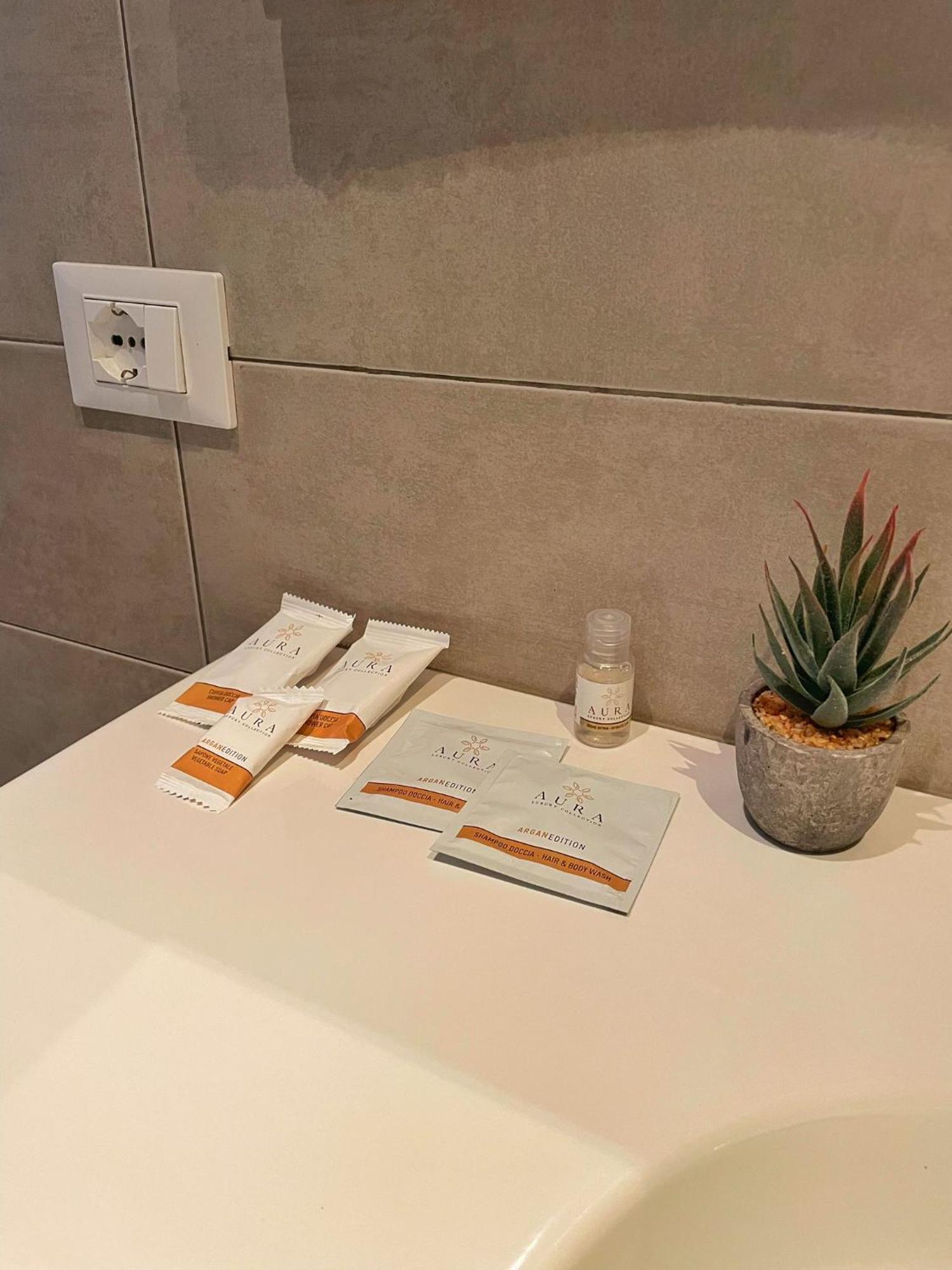 Alla Scaletta - Stanze Con Bagno Privato E Wifi A Pochi Passi Dal Duomo Mirandola Exteriér fotografie