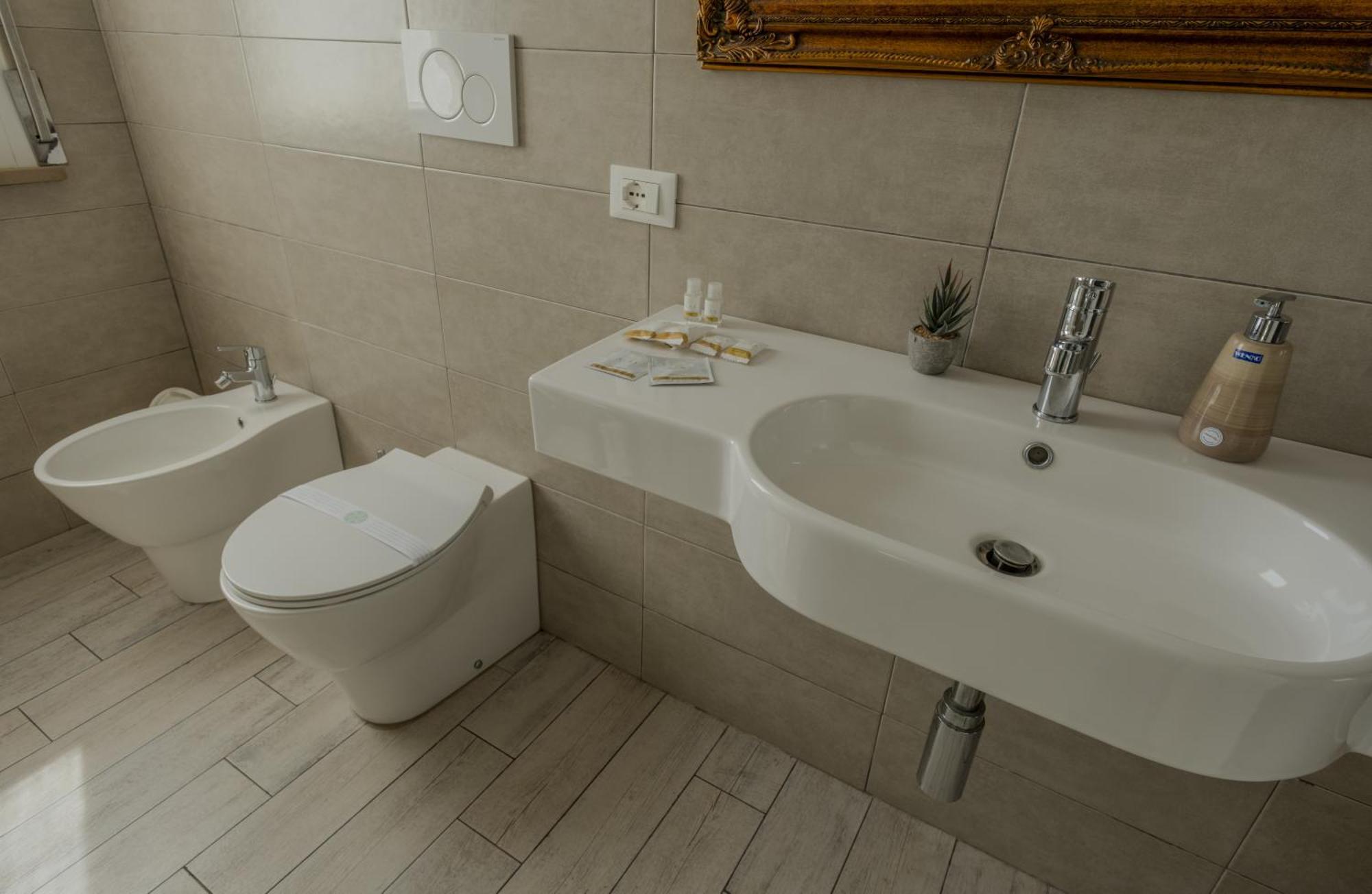 Alla Scaletta - Stanze Con Bagno Privato E Wifi A Pochi Passi Dal Duomo Mirandola Exteriér fotografie