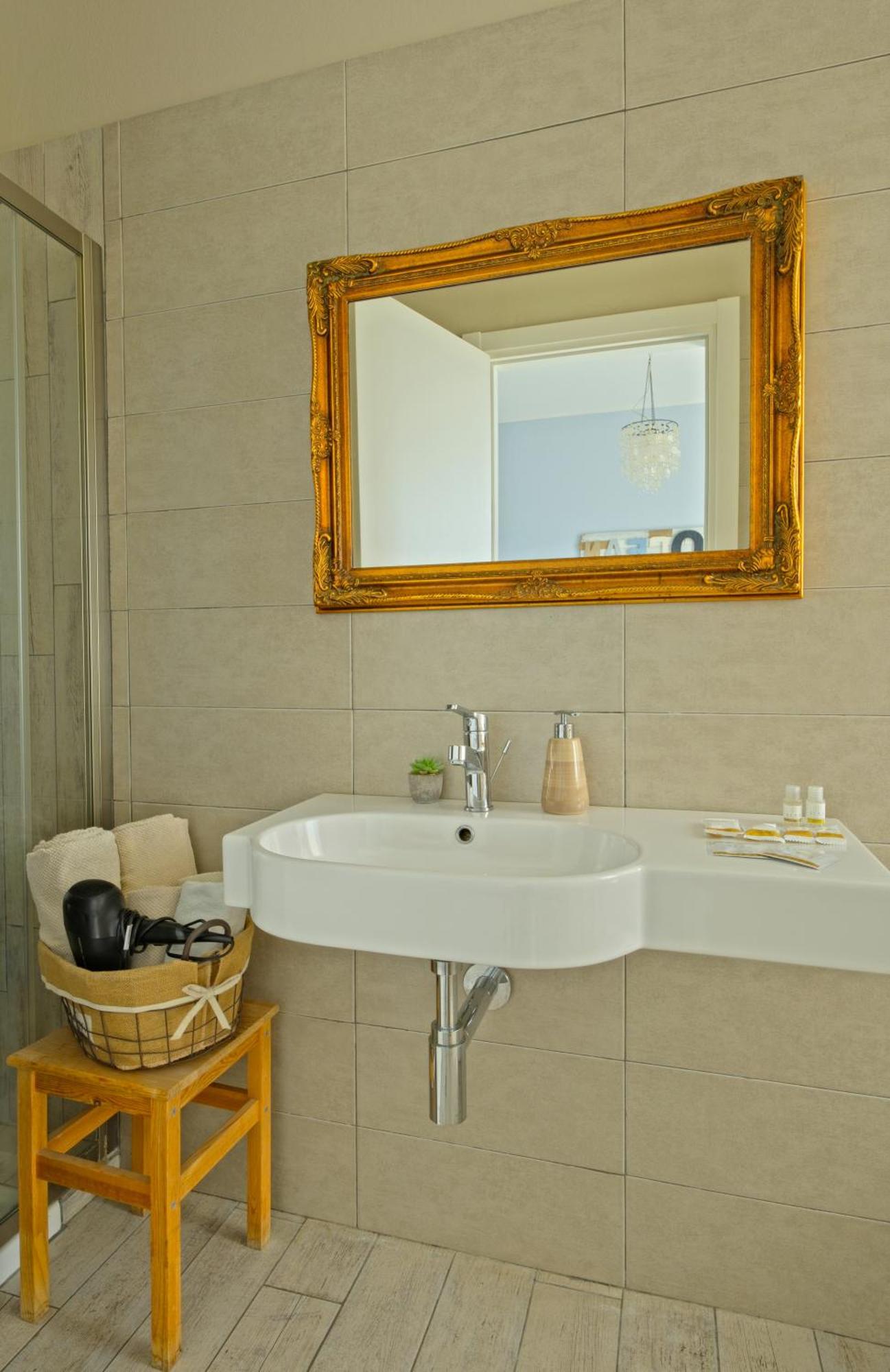 Alla Scaletta - Stanze Con Bagno Privato E Wifi A Pochi Passi Dal Duomo Mirandola Exteriér fotografie