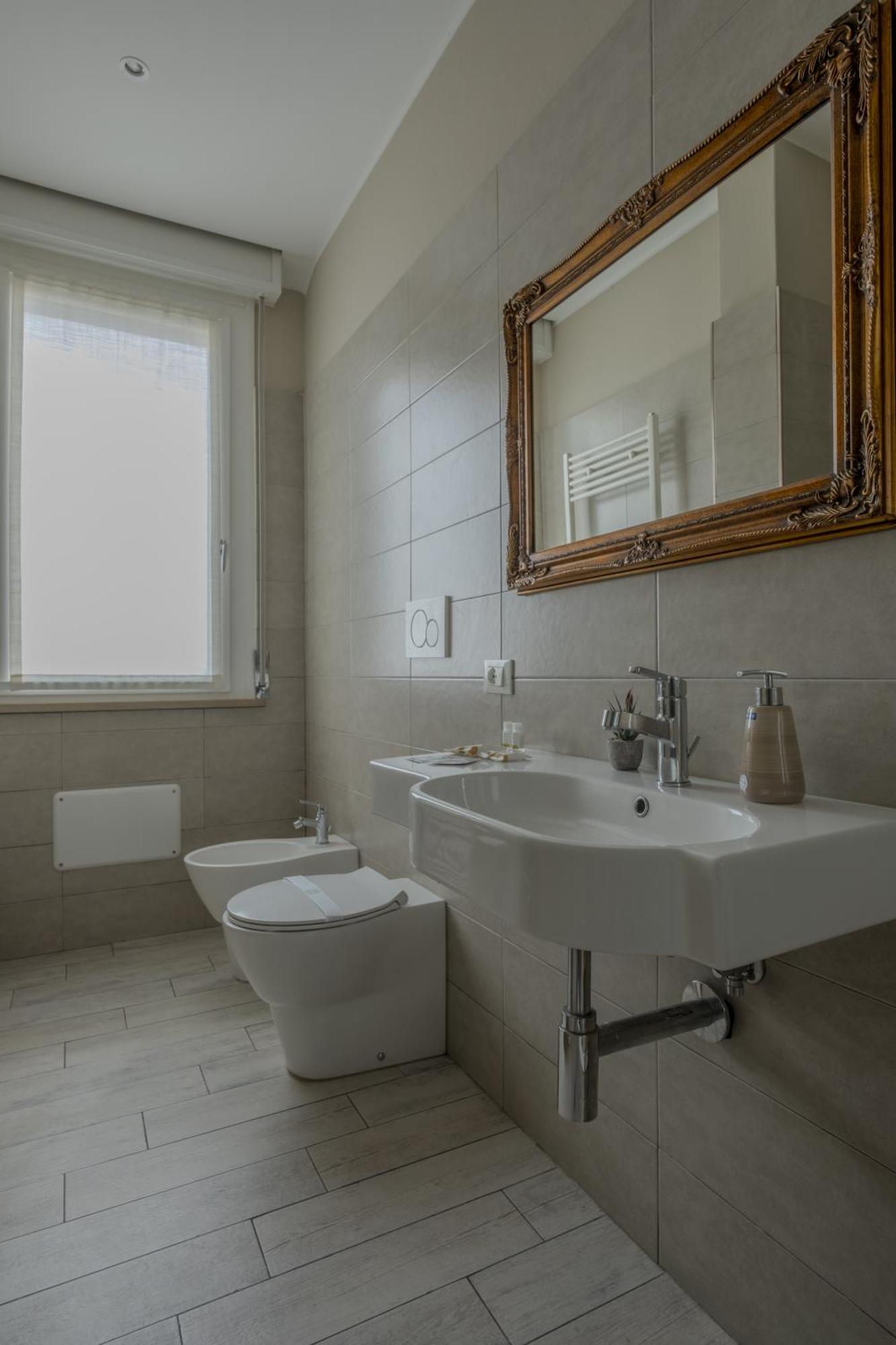 Alla Scaletta - Stanze Con Bagno Privato E Wifi A Pochi Passi Dal Duomo Mirandola Exteriér fotografie